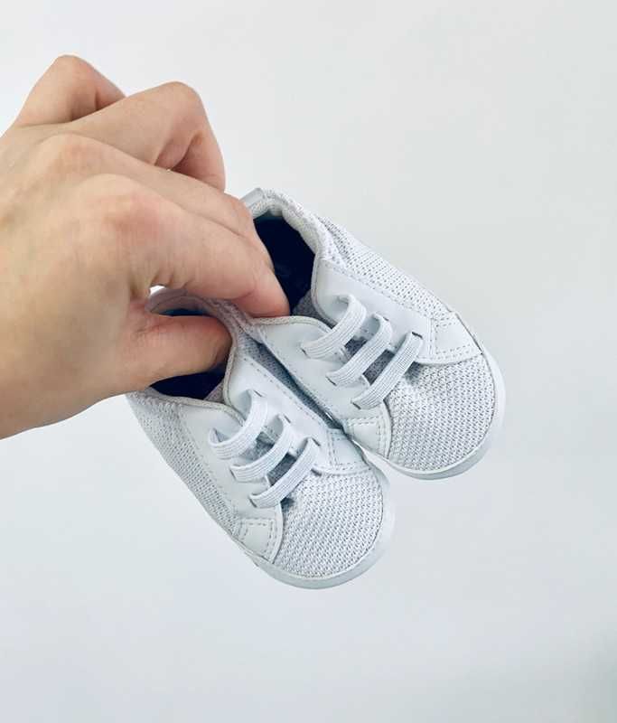 Białe Adidasy niemowlęce Lacoste dla chłopca/dziewczynki, rozmiar 19