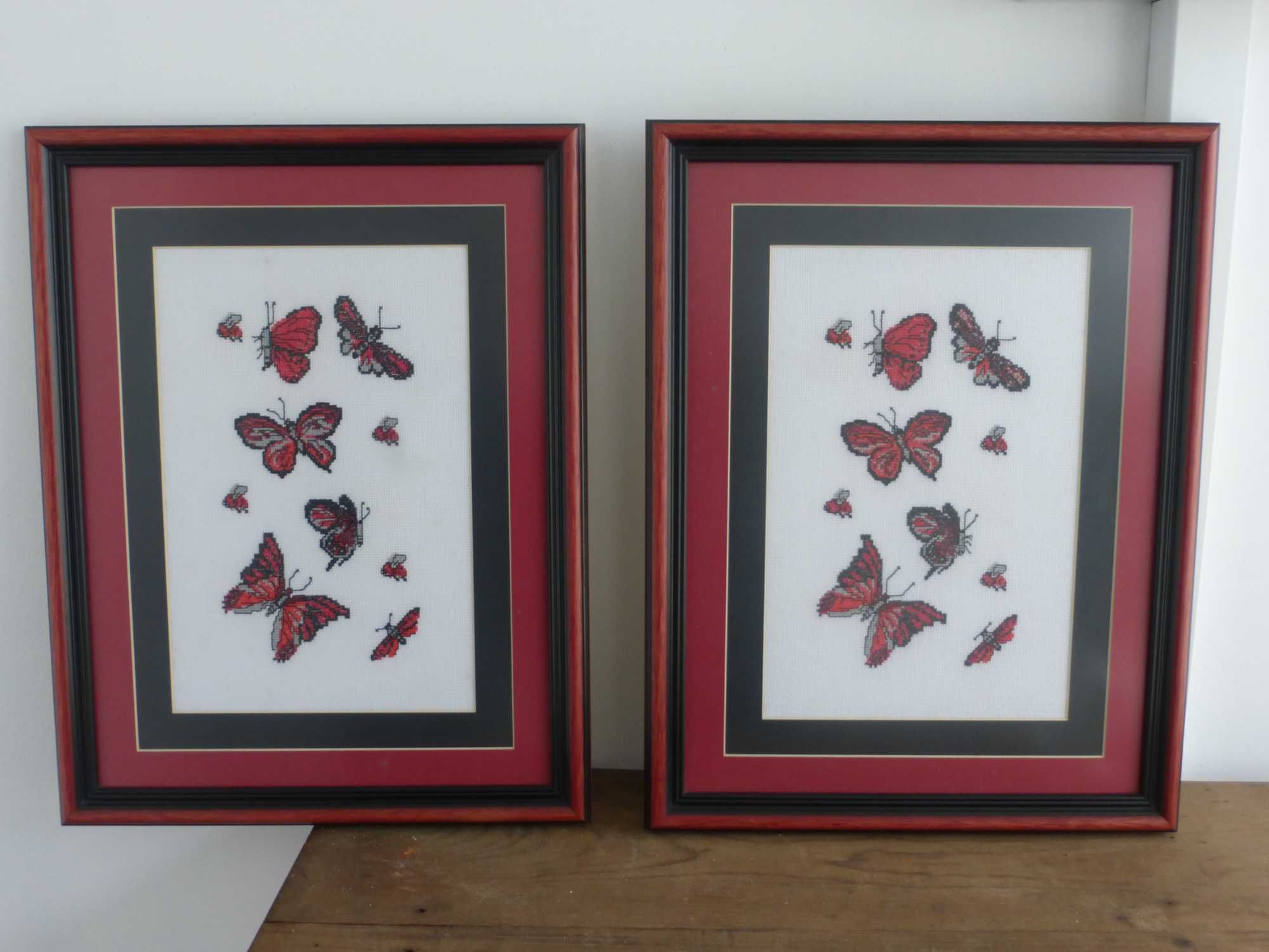 2 Quadros a ponto cruz com borbuletas