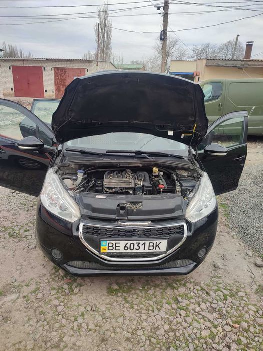 продам ПЕЖО 208 2014 р на автоматі  з малим пробігом