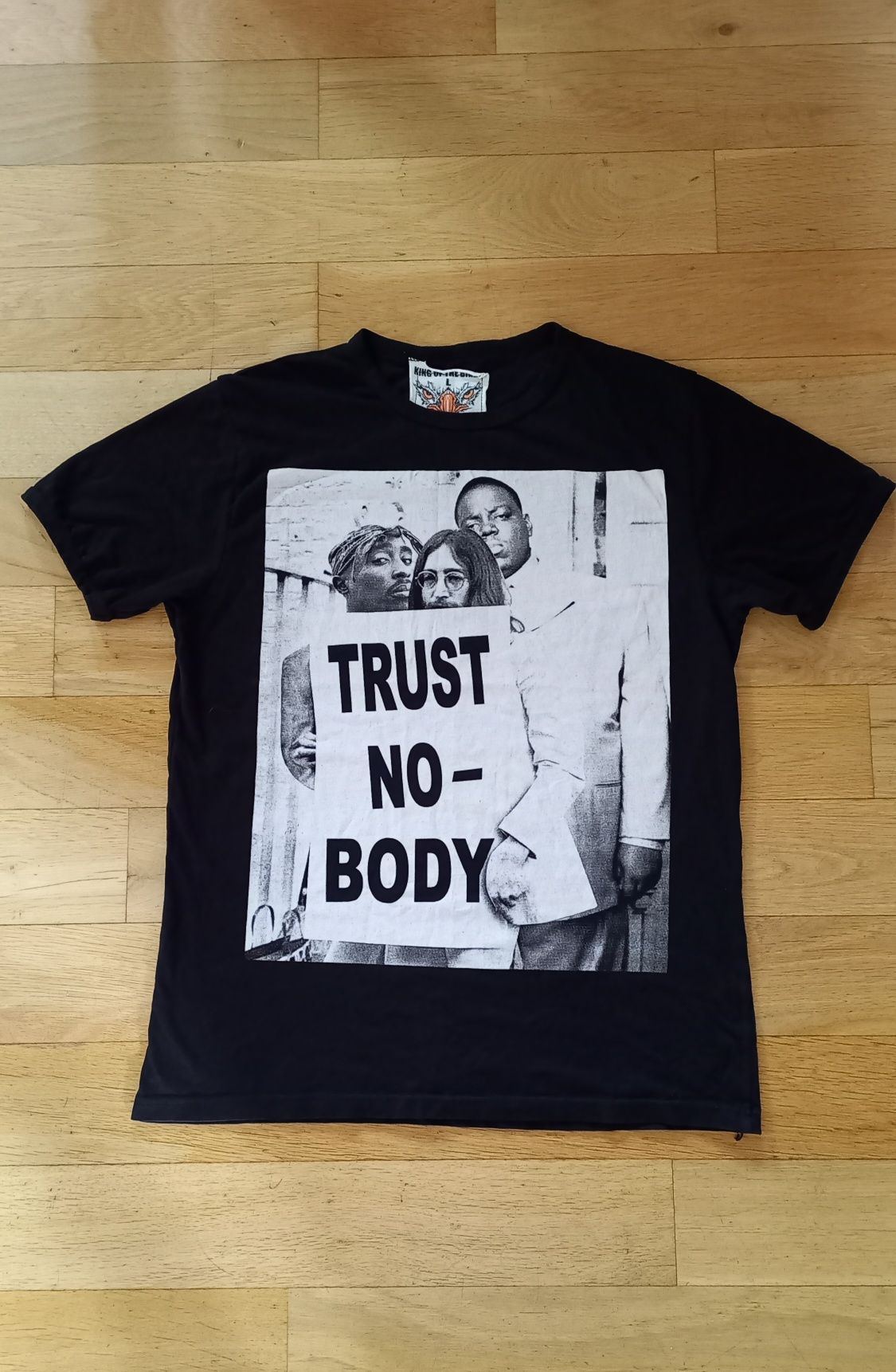 Koszulka Tupac Lennon unikat rozm. M stan idealny