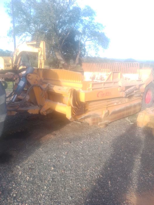 Trailla niveladora transportadora