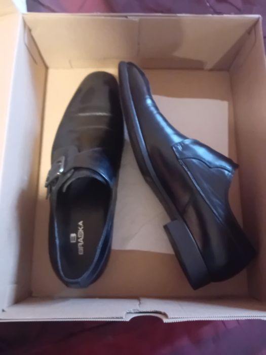 Обувь недорого из кожи.