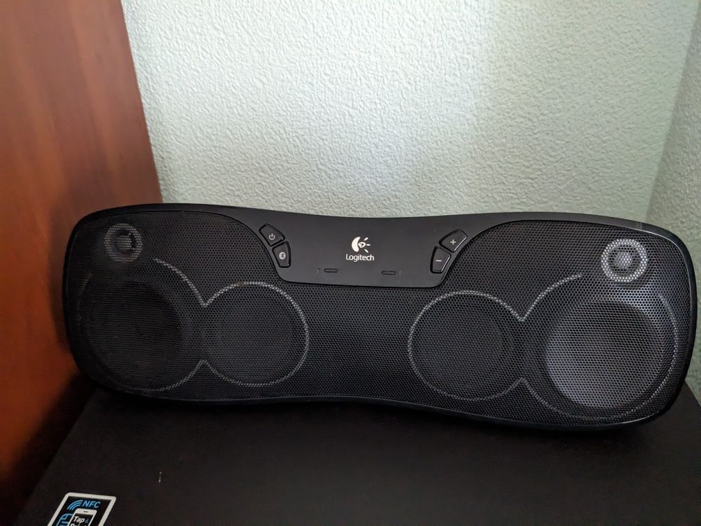 Продам портативную колонку Logitech wireless Boombox