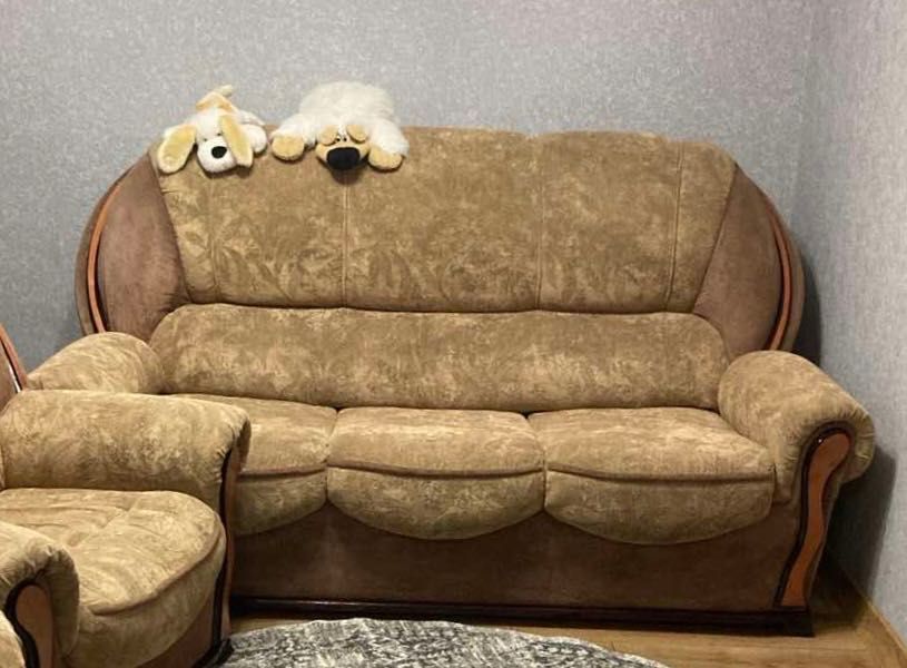 Мʼякий (розкладний) диван та крісла у вітальню