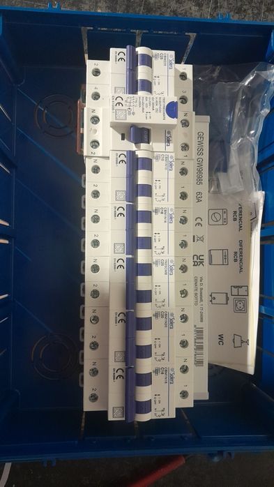 Quadro eletrico Solera com 14 modulos. Inclui disjuntores.
