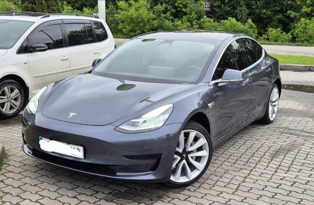 Tesla 3 оренда авто під таксі