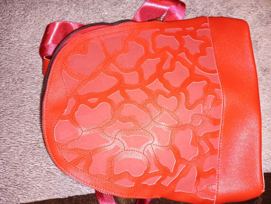 Carteira mochila vermelha ideal para o dia a dia