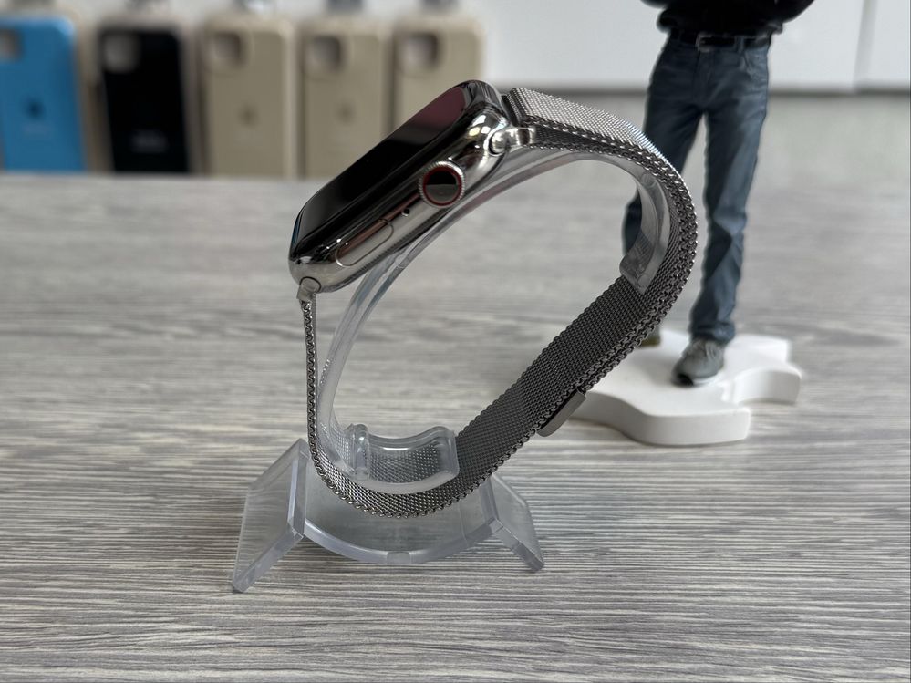 Apple Watch  Series 8 Stainless Steel 45 mm GPS LTE / 100%