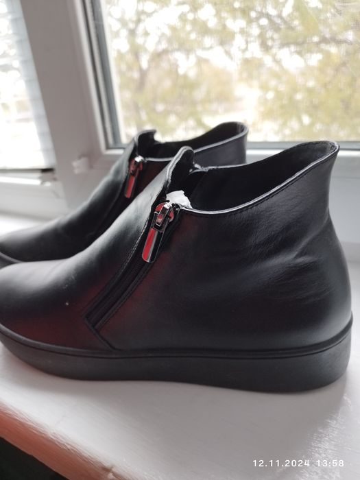 Продам зимові кожані ботинки