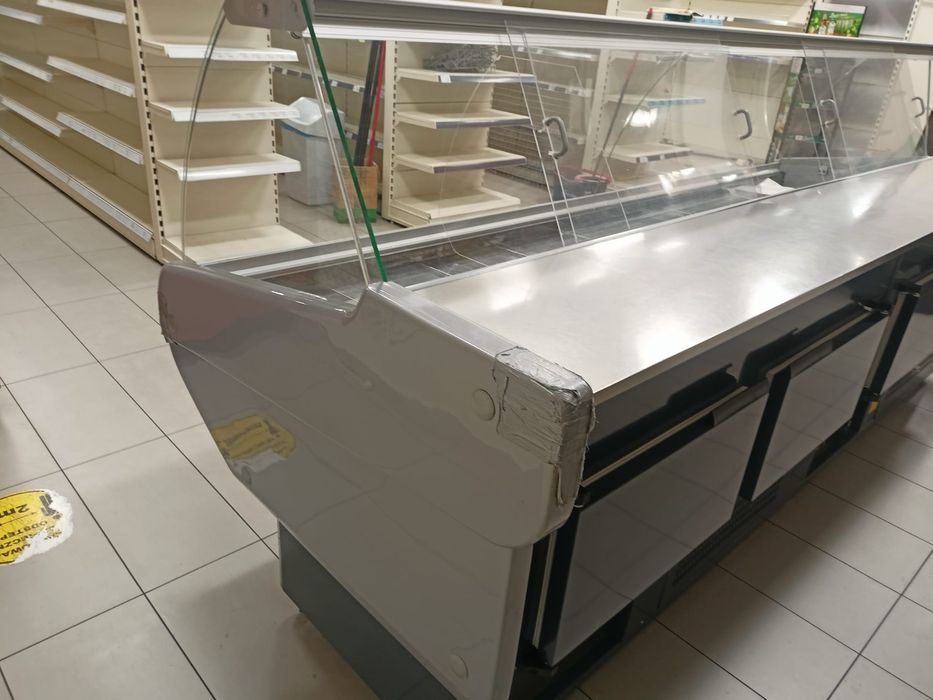 Lada | witryna chłodnicza przemysłowa