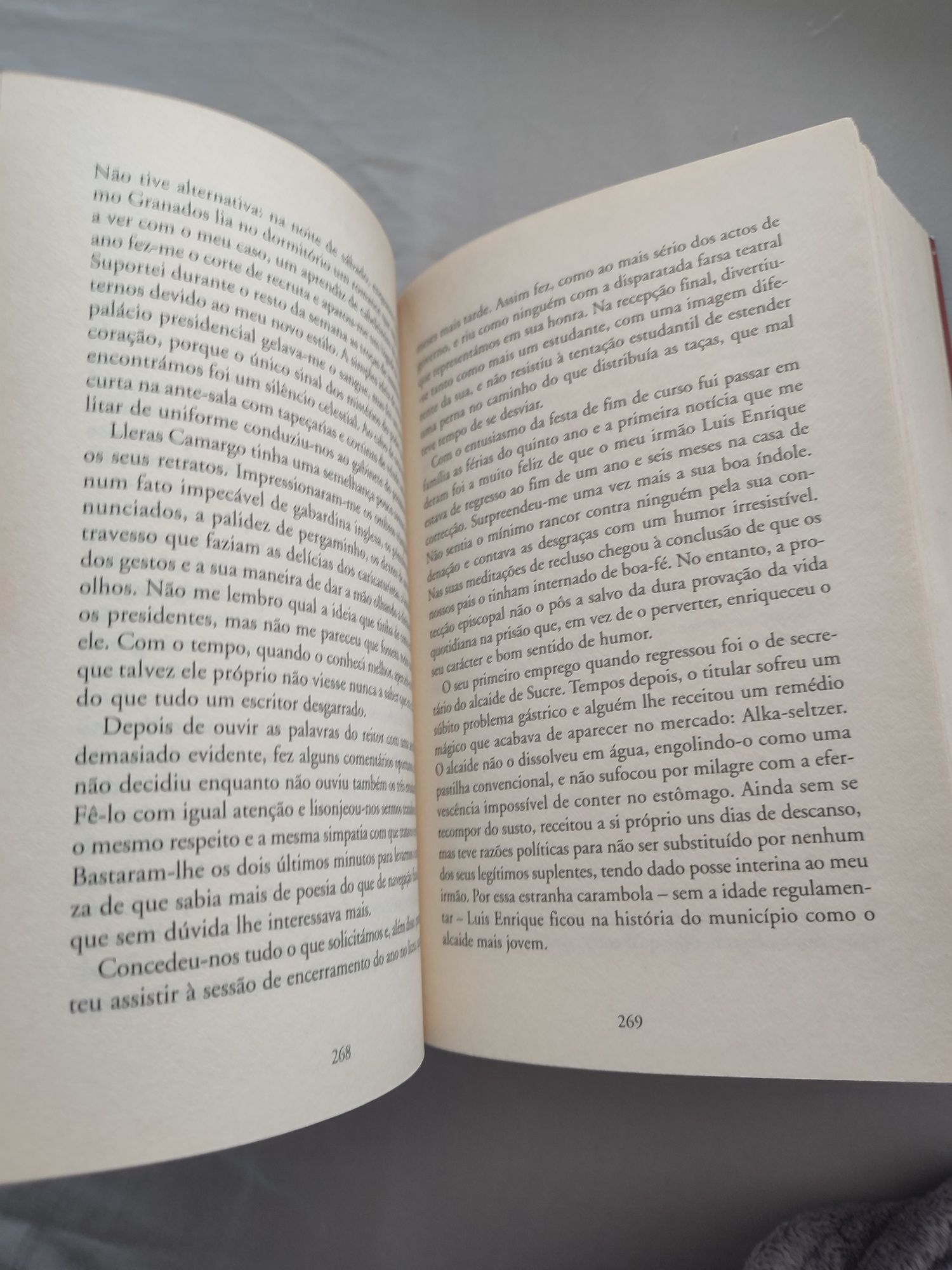 Livro 'Viver para Contá-la'