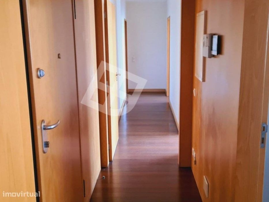 Apartamento T2 c/ Garagem - Centro de Aveiro