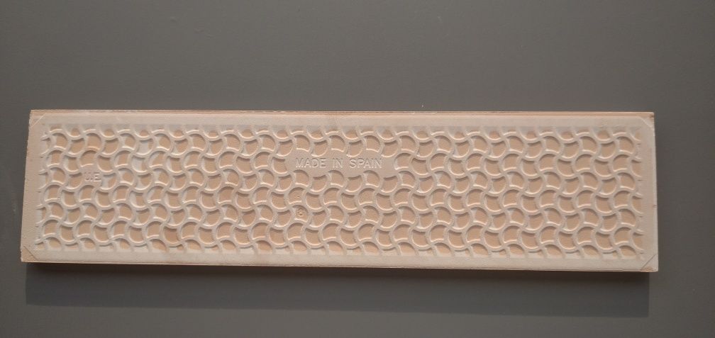 Białe kafelki hiszpańskie ścienne nowe 32cm podłużne kalibrowane 2,5m2