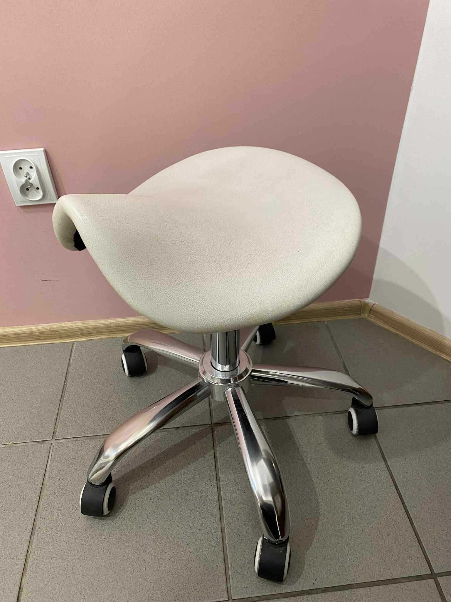 Taboret siodło kosmetyczne fryzjerskie białe