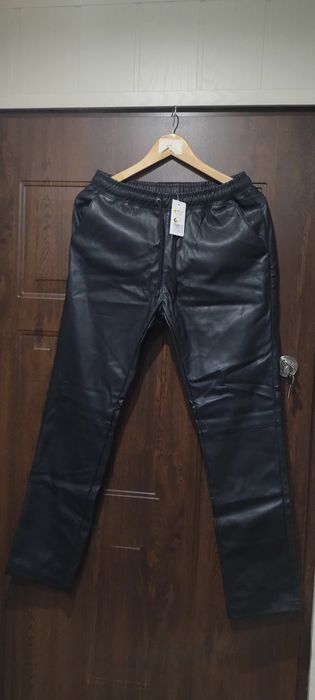 Czarne nowe skórzane cieple spodnie/getry