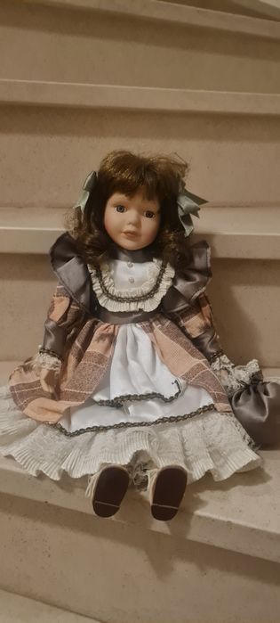 Boneca porcelana coleção antiga