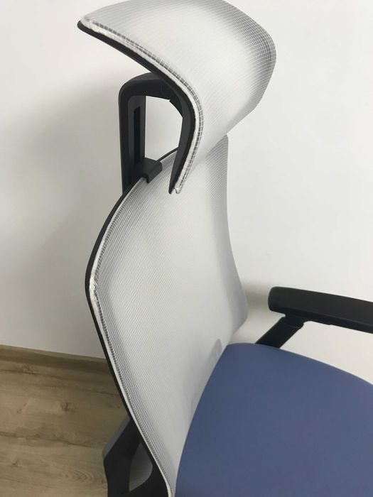 Крісло офісне ергономічне QU-Nher SK9,біле/синє, до150 кг