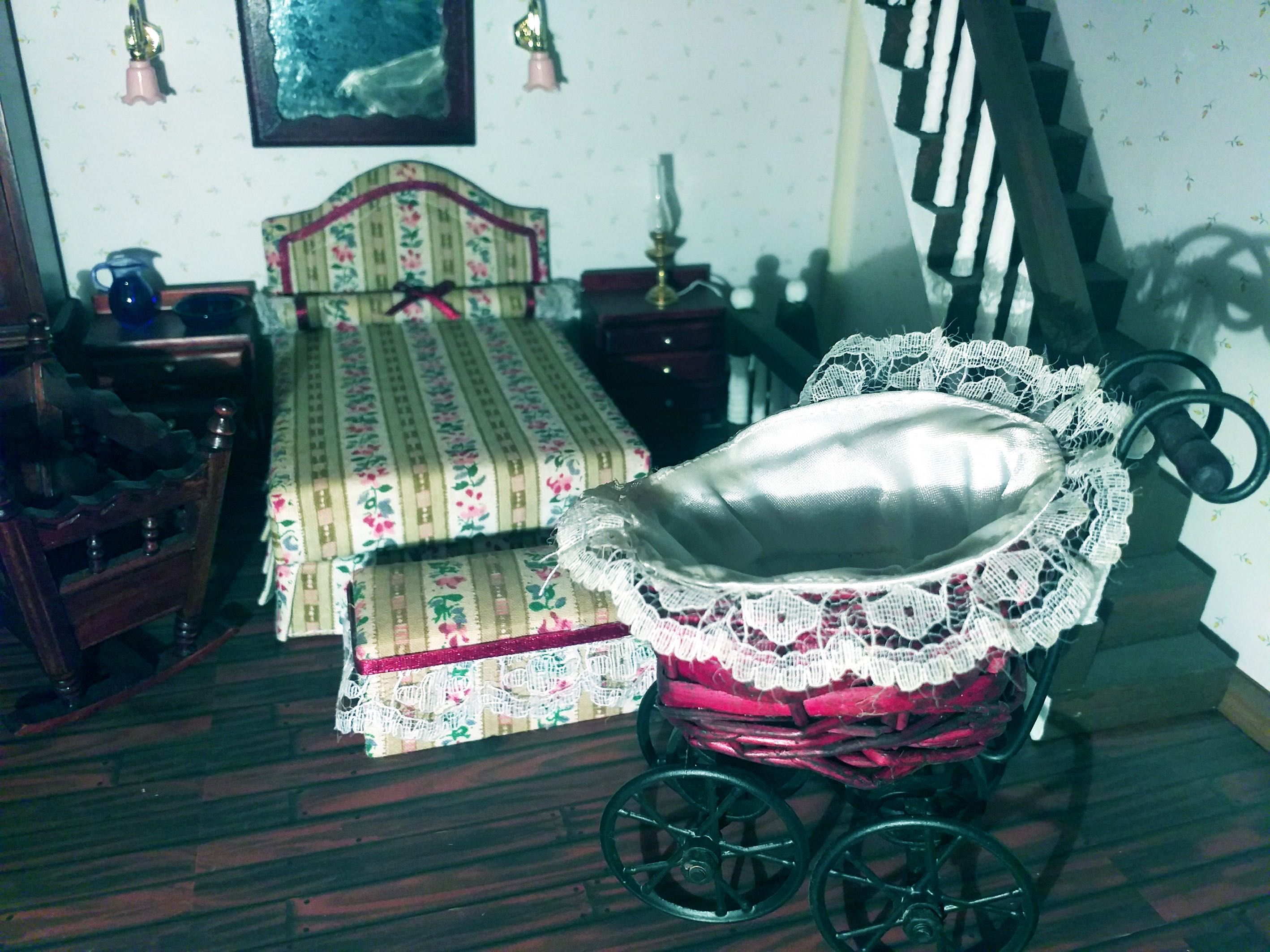 Casa de Bonecas com adereços e mobília extra.