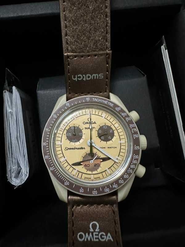 Omega x Swatch SO33T100 Saturn - Kosmiczny model z Titanu
