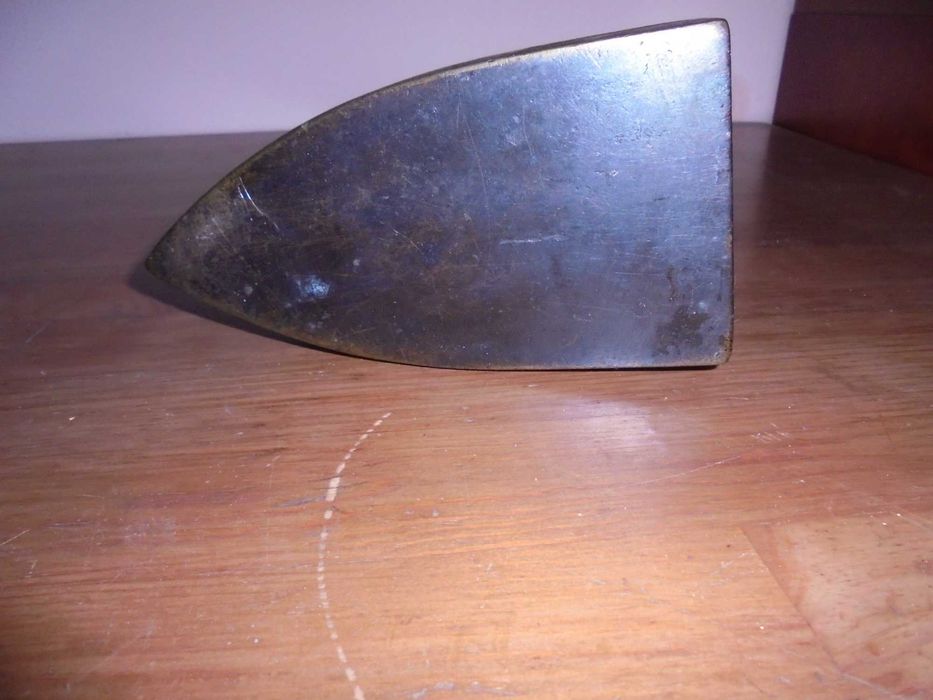 stare mosiężne żelazko p805