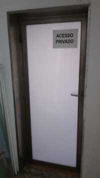 Porta em inox e acrílico