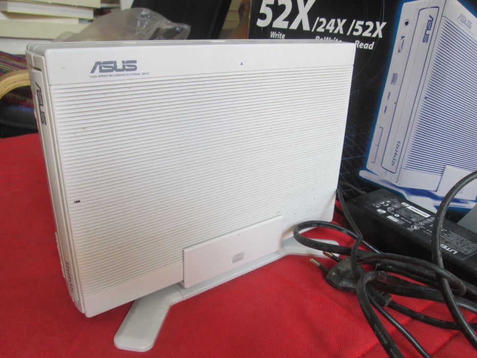 Gravador e leitor de CD externo ASUS, quase novo