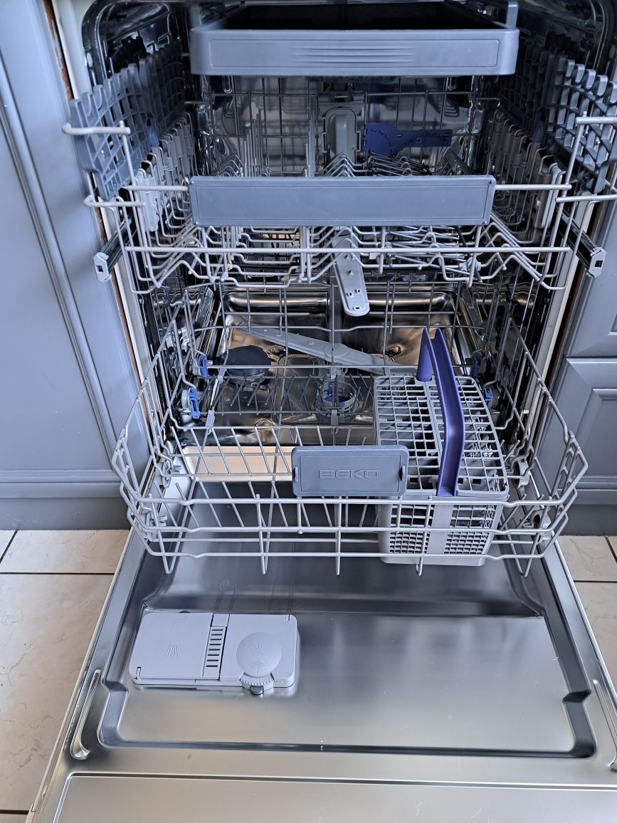 Zmywarka biała 60cm Beko