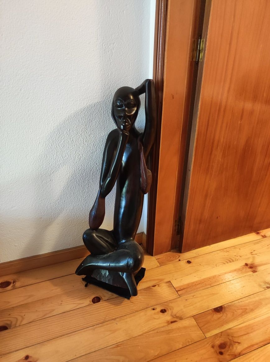 Estátua africana em pau preto