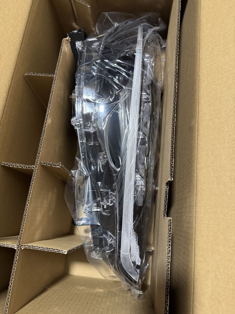 Otica frente direita Corolla cross Exclusive LED