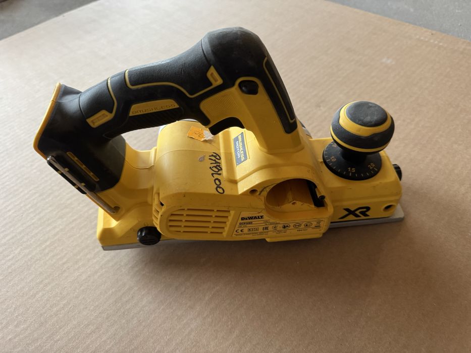 Strug Dewalt dcp58c
