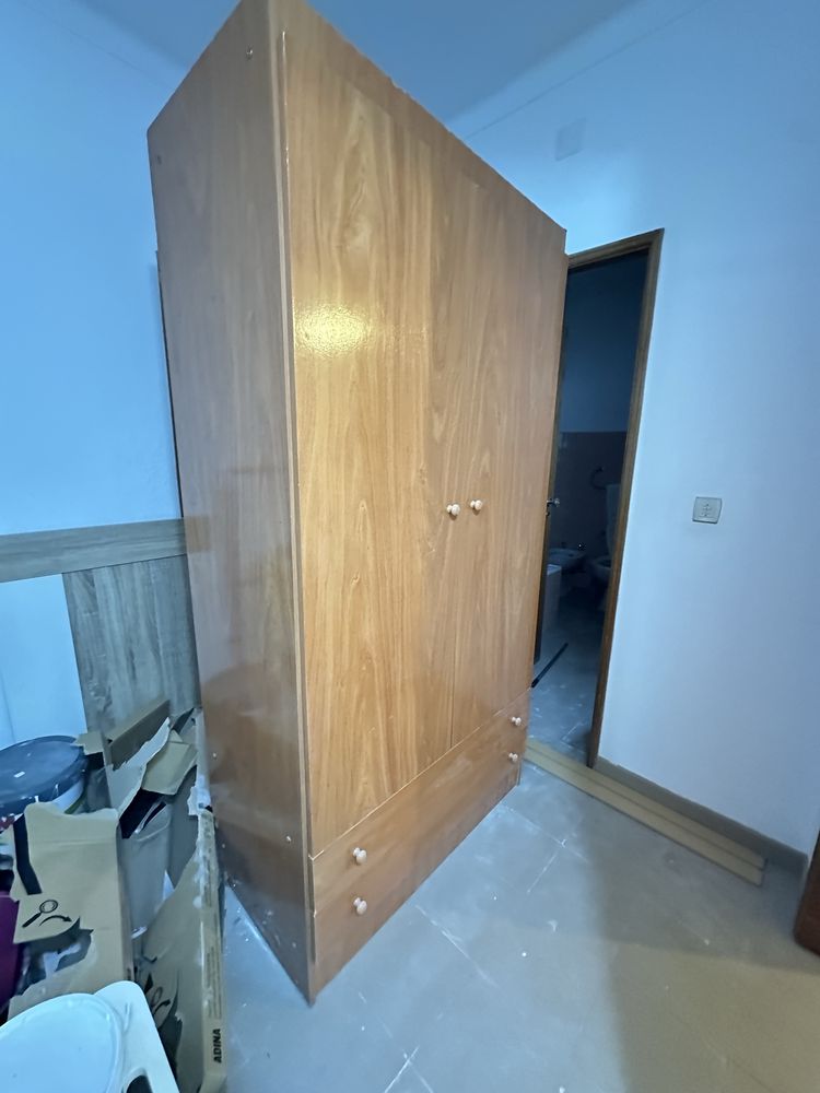 Vendo Roupeiro Mesa e Cabeceira