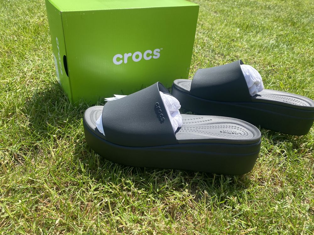 Продам шльопки crocs crocs women's brooklyn