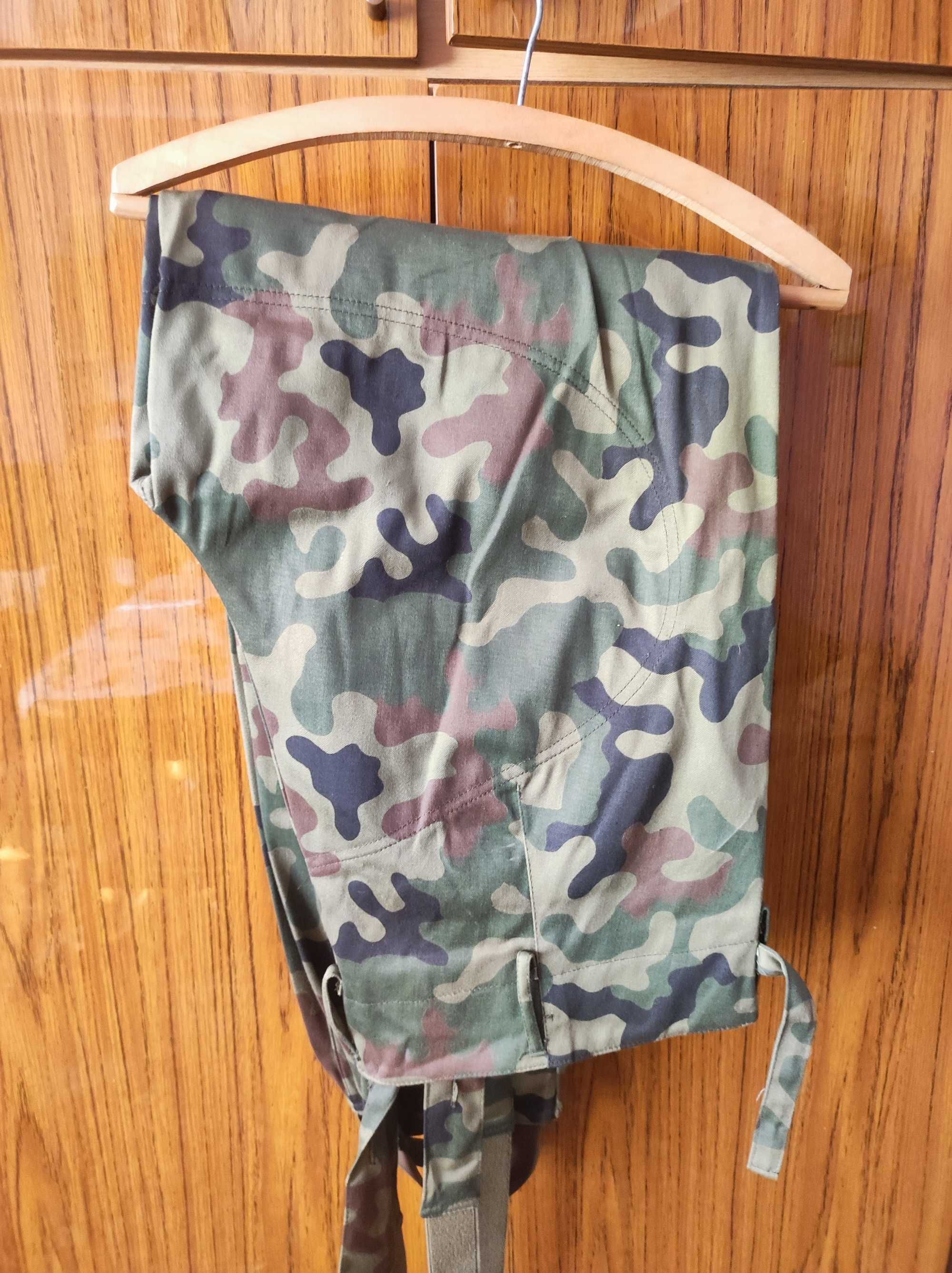Komplet moro mundur polowy kurtka bechatka 130/MON spodnie 127A