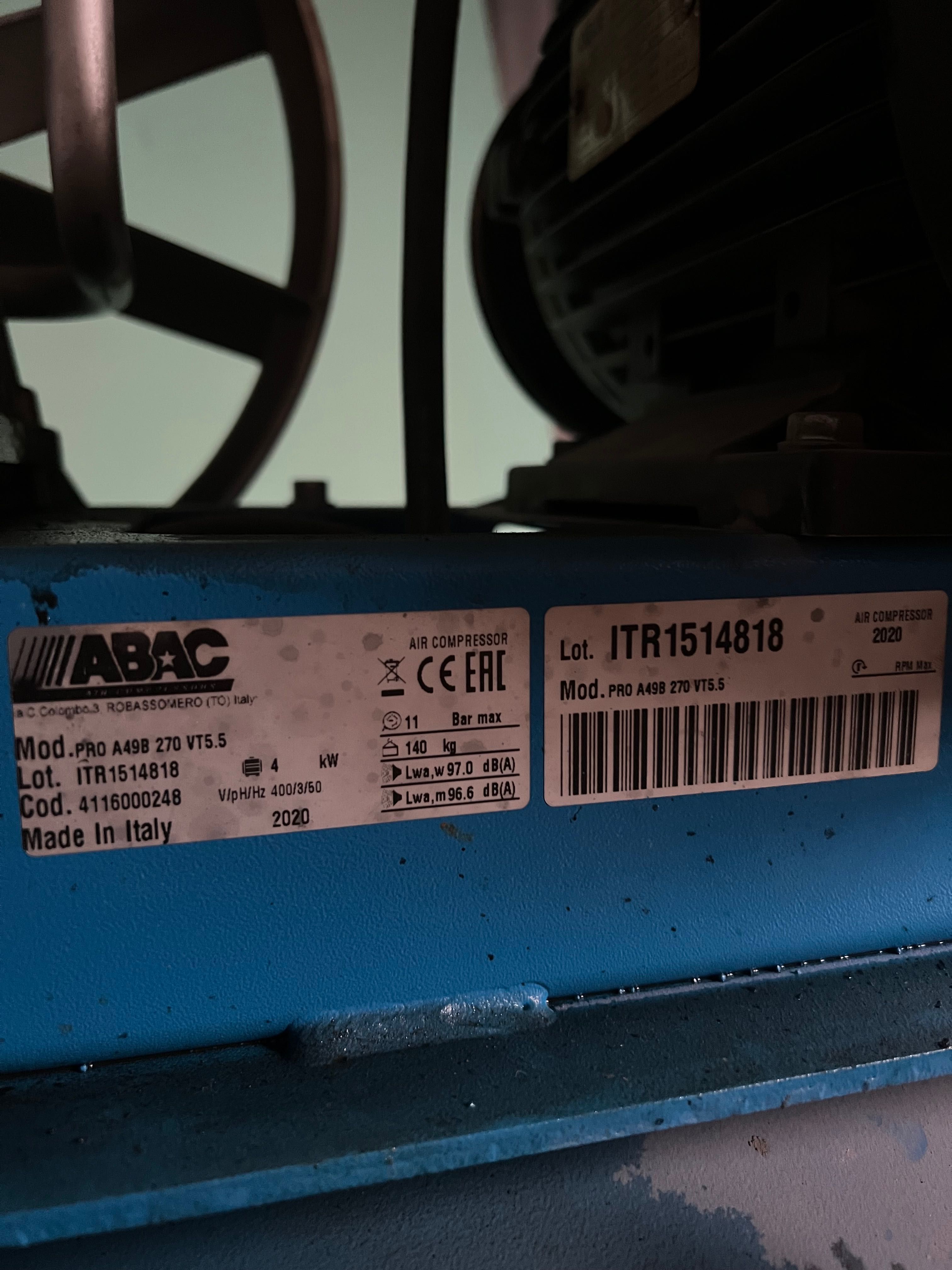 Compressor vertical ABAC 5,5cv 270 litros 11 bar