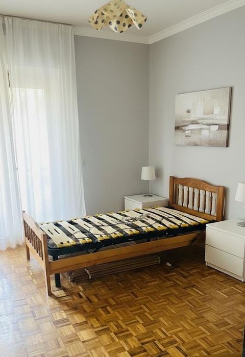 Cama com estrado ortopédico elevatório