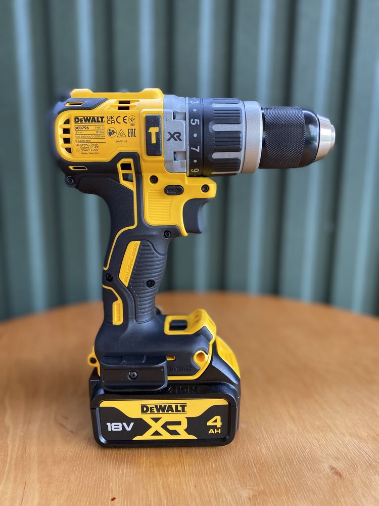 Шуруповерт 18V DeWALT DCD796