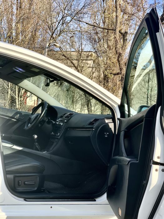 Продам Toyota Avensis T27, дизель 2.2 D4D