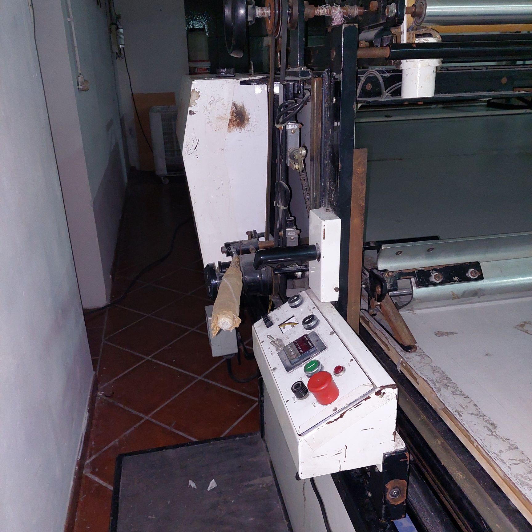Maquina de estender e cortar tecido Philips