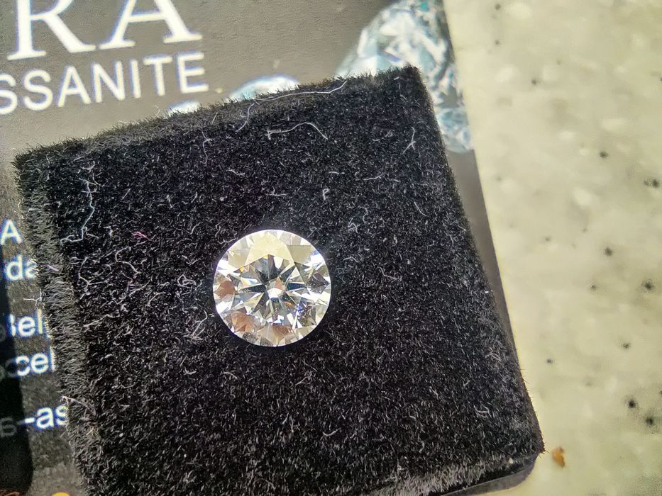 Муассанит круглой огранки / муасаніт / moissanite / мусанит / мусаніт