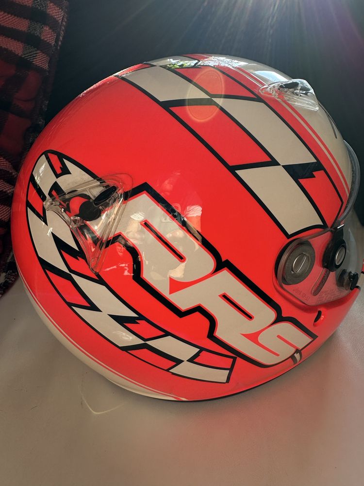 Capacete Novo Arai RRS da Ferrari nunca usado