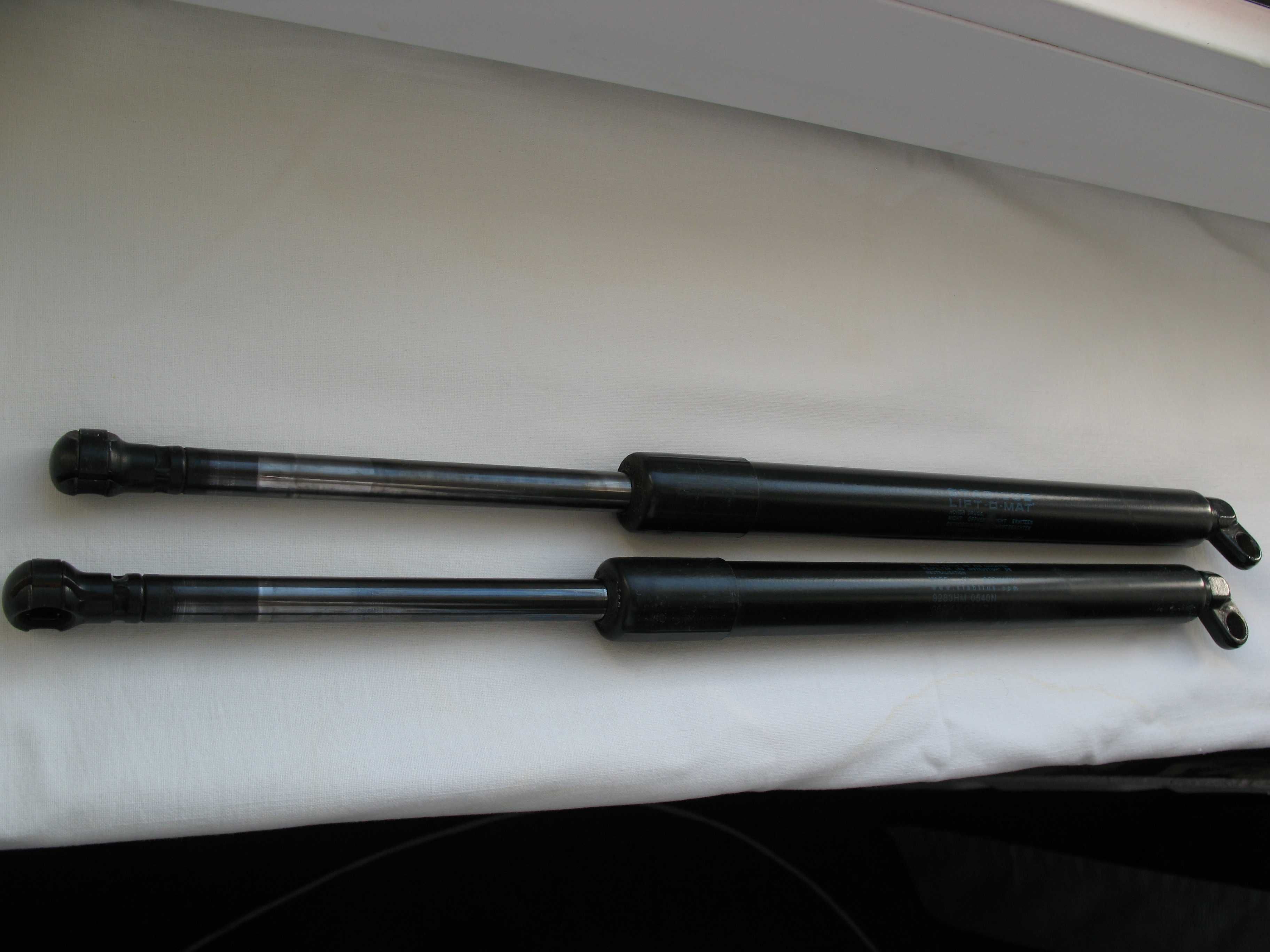 BMW E39 БМВ газовые аммортизаторы держатели пружины багажника с машины