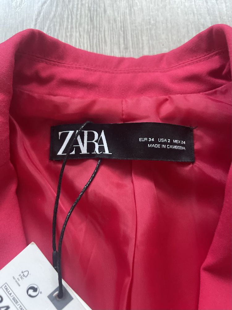 Różowa marynarka, Zara