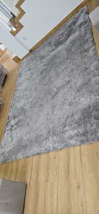 Carpete cinza pêlo médio