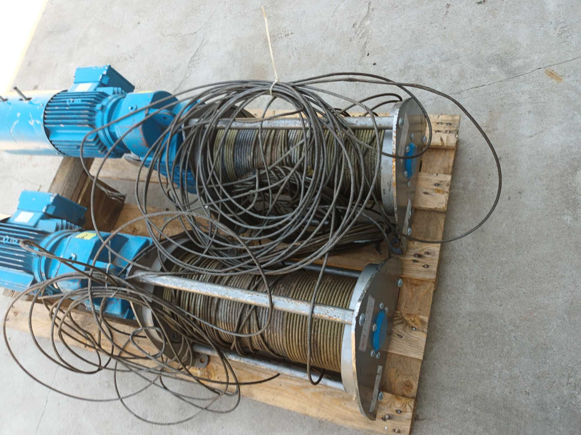 Wciągarka linowa elektryczna 320Kg 2,1 m/min 1 kw