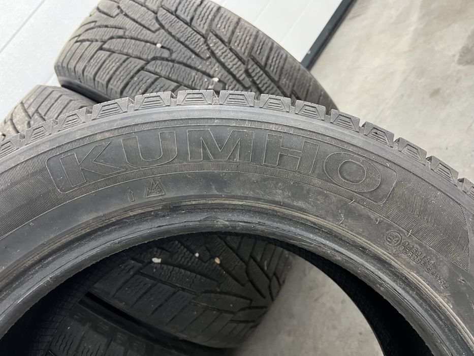 Продам комплект гуми 235/55 R17 KUMHO IZEN KW31