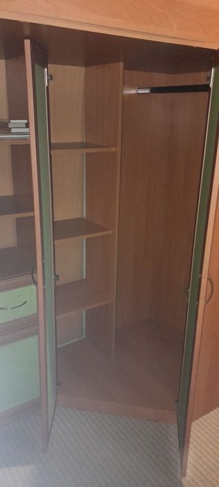 Ліжко- горище зі столом і шафою. Кровать чердак.