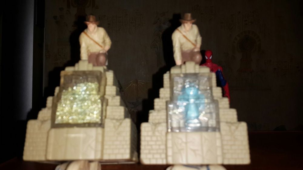 Дитячі іграшки фігурки, статуетки