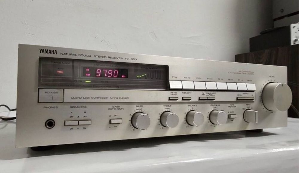 Amplituner Yamaha R-300. Made in Japan