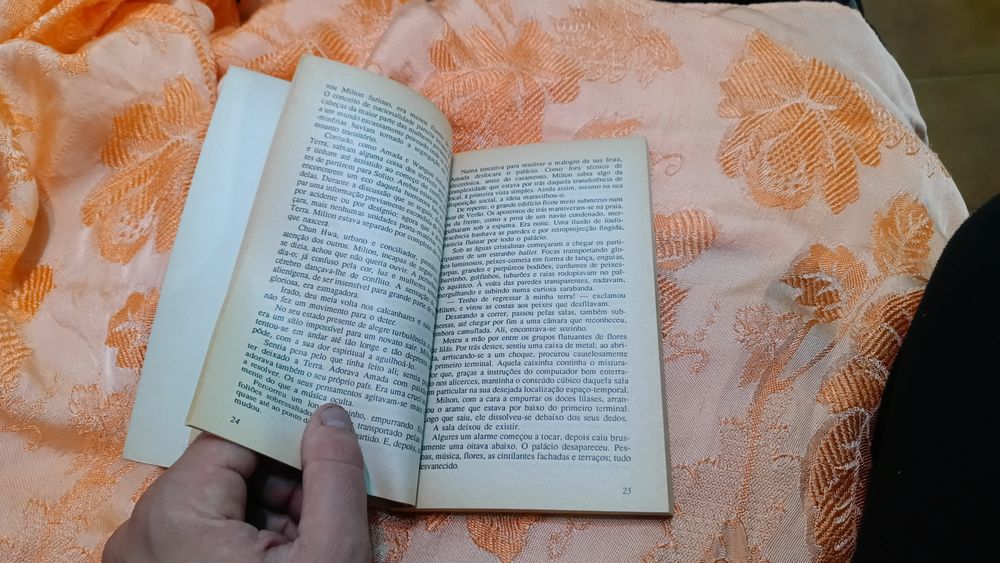 Galáxias como grãos de areias_Brian Aldiss