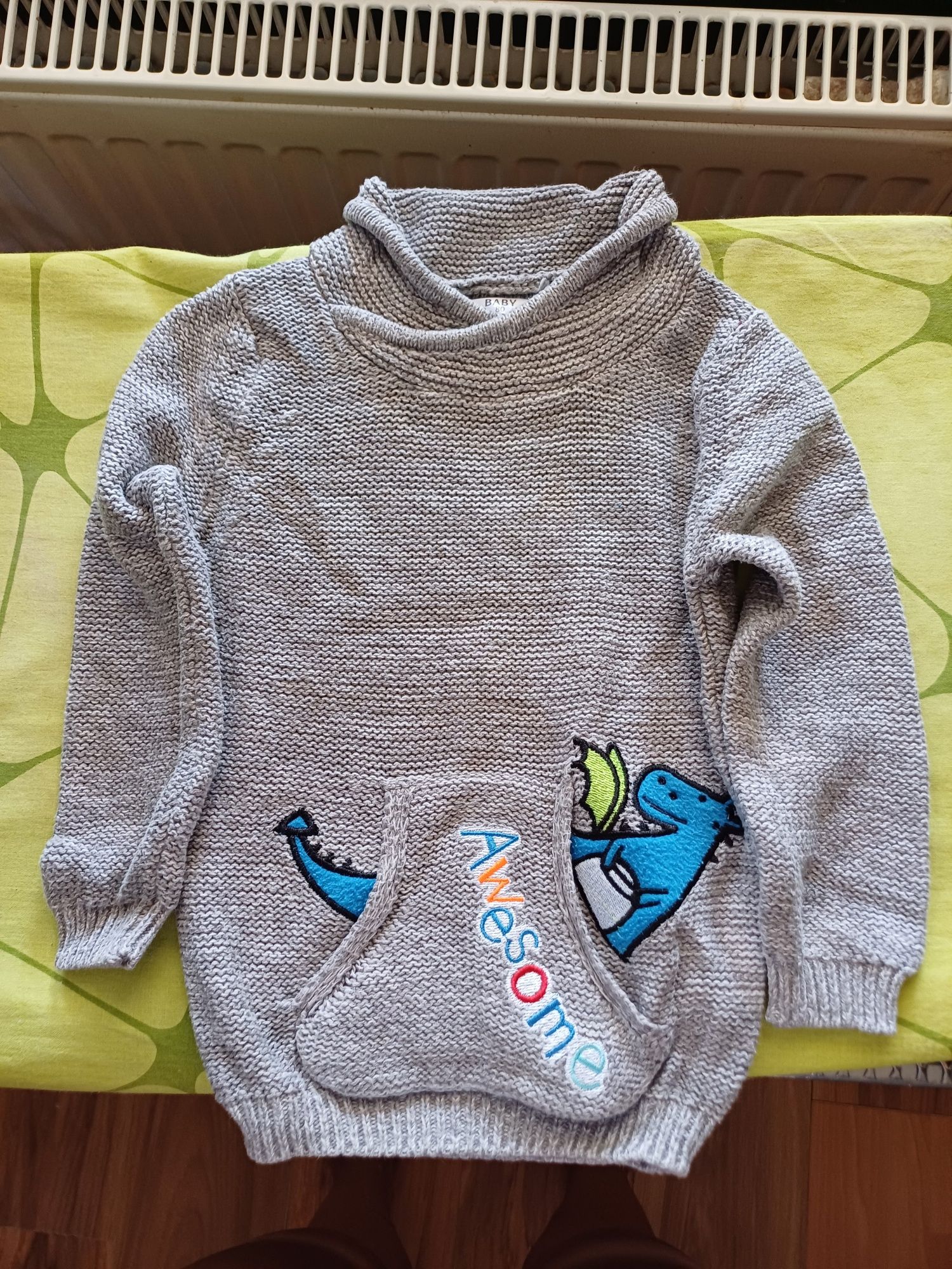Sweterek niemowlęcy